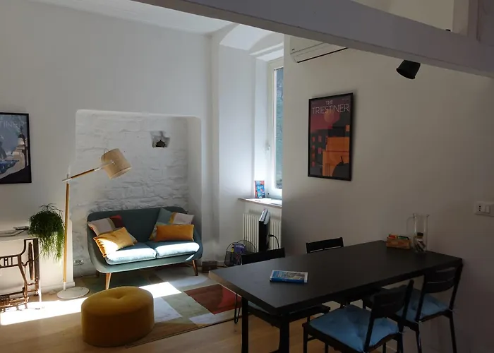 Lägenhet Cavana Cosy With Garden Near The Sea